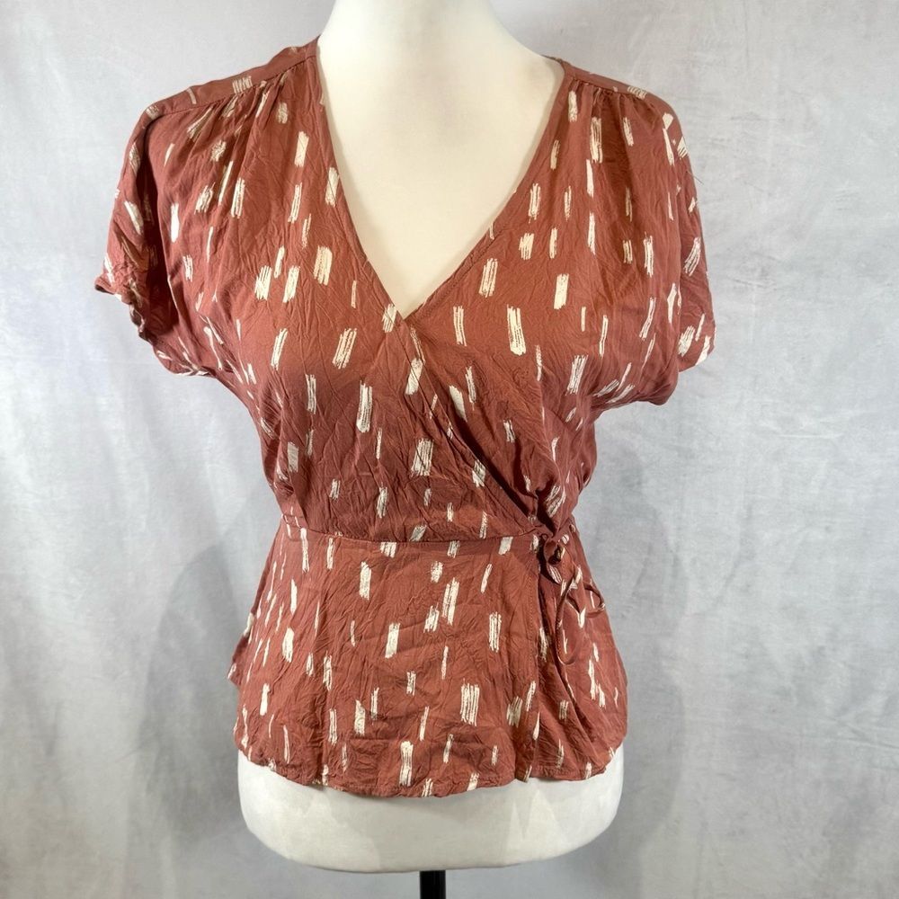 Lush deep blush and white brushstroke faux wrap peplum top size small